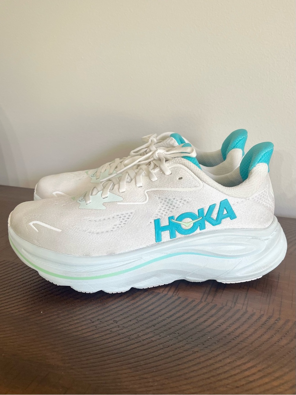 Hoka One One Clifton 10 White Cielo Blue breathable jacquard knit upper Size 9 B - Picture 5 of 14